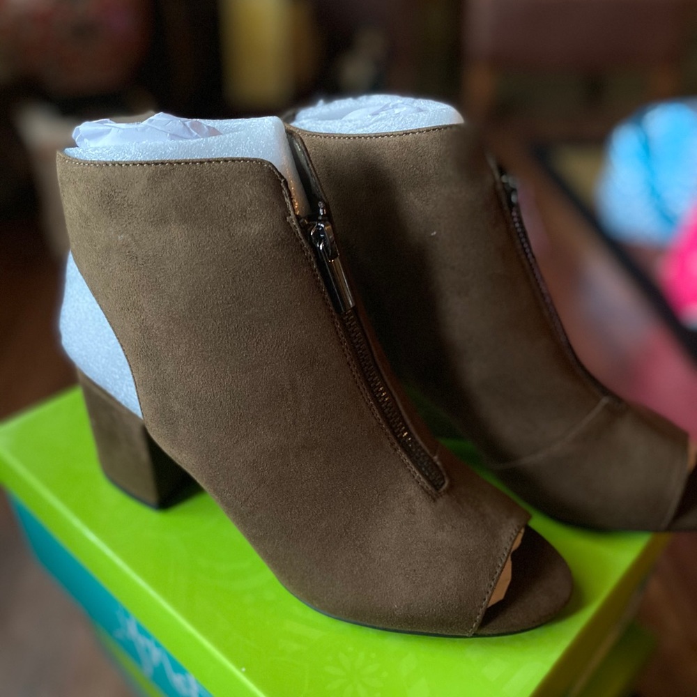 🌻🌻 “Y NOT?” BOOTIE HEELS